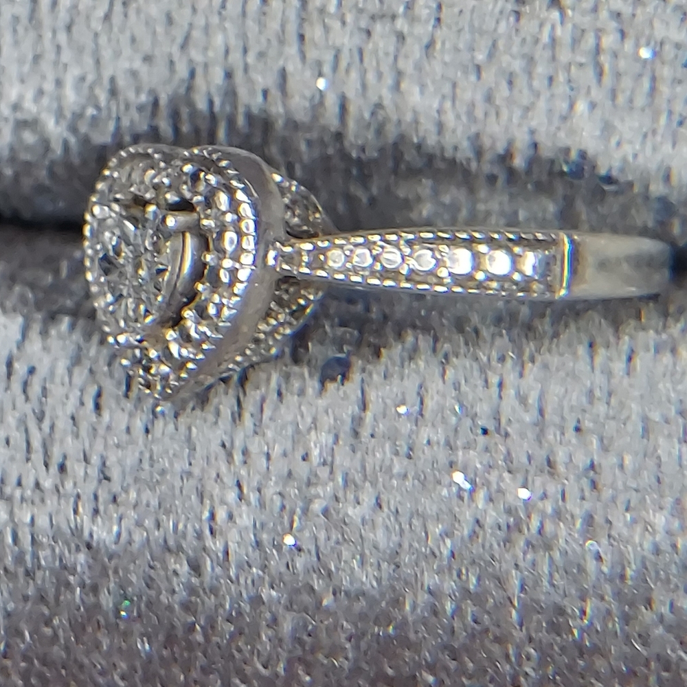 Diamond ring - Picture 2 of 4